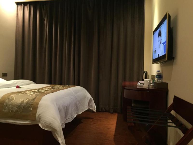 Greentree Inn Henan Hebi Hengshan Road Business Hotel Exterior photo